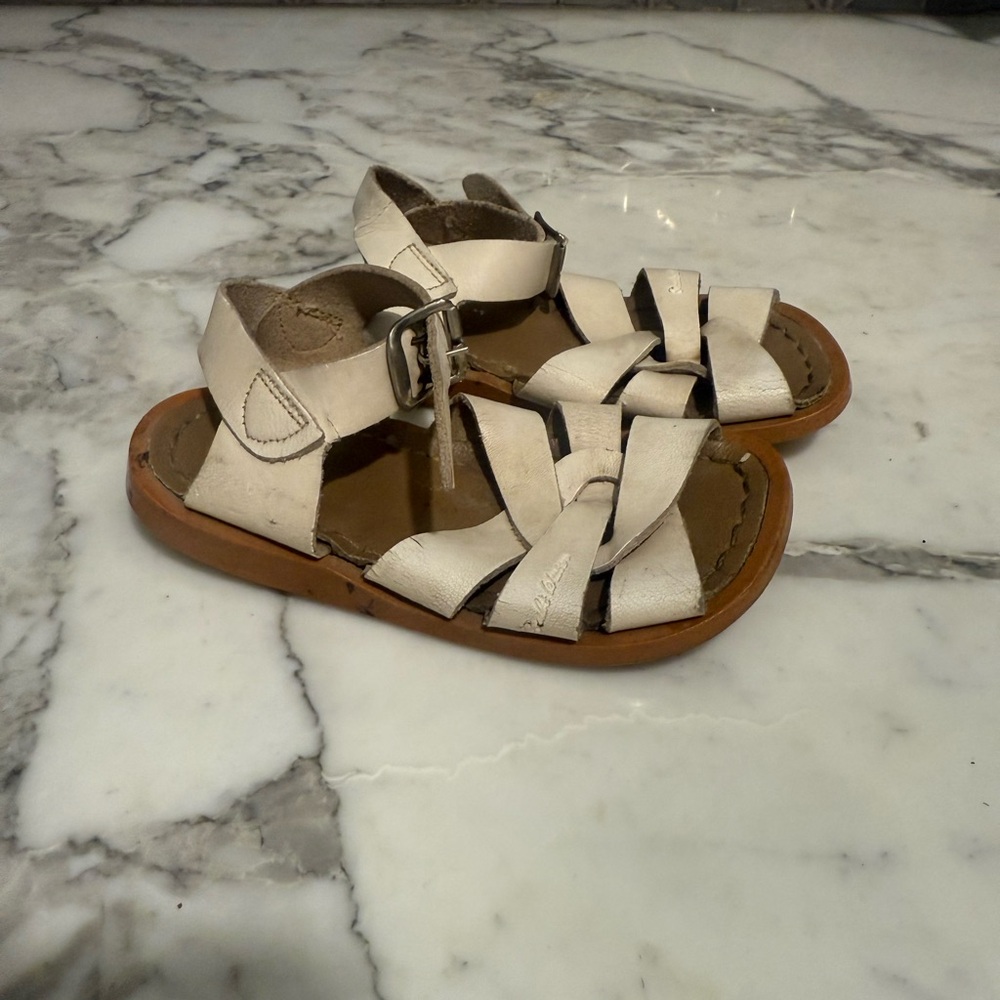 Salt Water Sandals by hoy‎ 6c c6